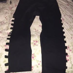 Women’s Onzie side cage black workout capris M/L